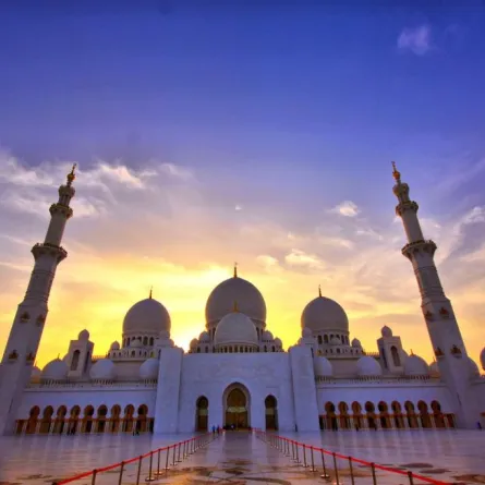 عضو "شورى" يطالب بتقليص المدة بين الأذان والإقامة