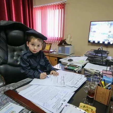 طفل فلسطيني يعيَن مديرًا للشرطة