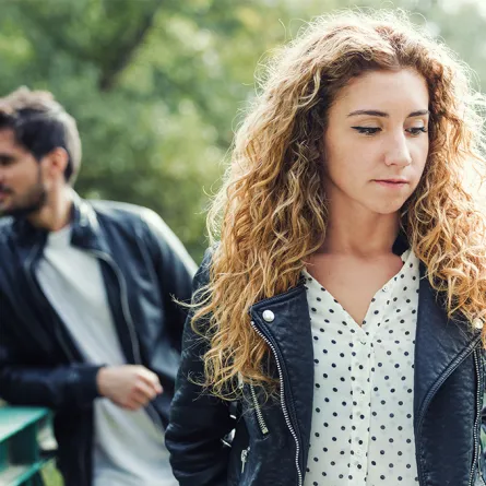 الشاب الذي أحبه يهملني.. ماذا أفعل كي يهتم بي؟