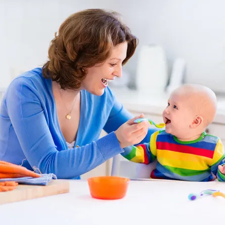 ماذا يأكل مولودك ومتى؟