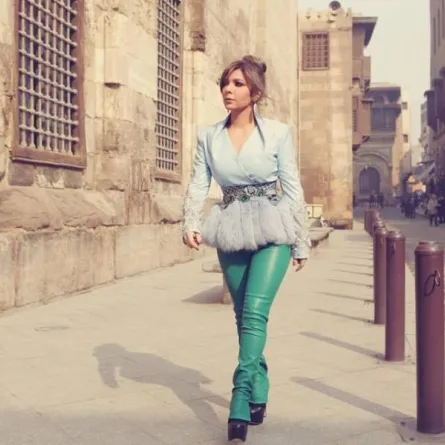 20 اطلالة من وحي النجمات تناسب قصيرات القامة