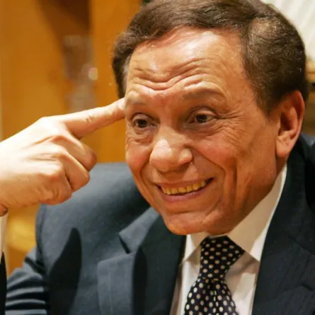 الزعيم عادل إمام وحيداً بغياب رفاق الدرب