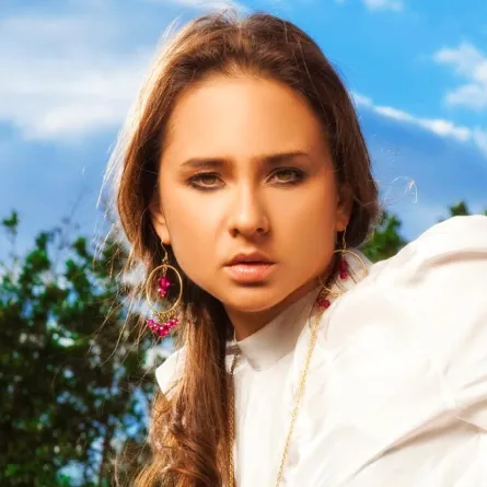 نيللي كريم تغادر المستشفى بعد هبوط حاد في ضغط الدم