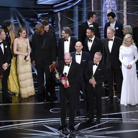 الأوسكار تعتذر