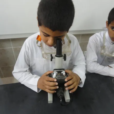 مدرسة سعودية تضم طالبين فقط!