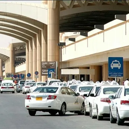 منع "أوبر" و"كريم" من نقل ركاب المطارات