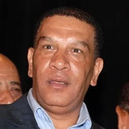 مطلوب 200 ألف دولار لإنقاذ قلب الفنان محمد شرف