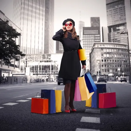 بالفيديو: لماذا تضم بعض الأحياء والمناطق محالَ تجاريةً متشابهة؟!