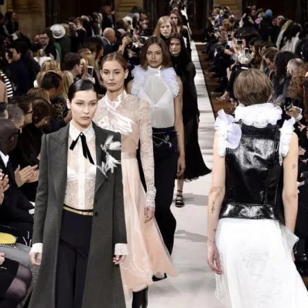 أسبوع باريس في يومه الثاني: احتفالات ولمسات أنثوية