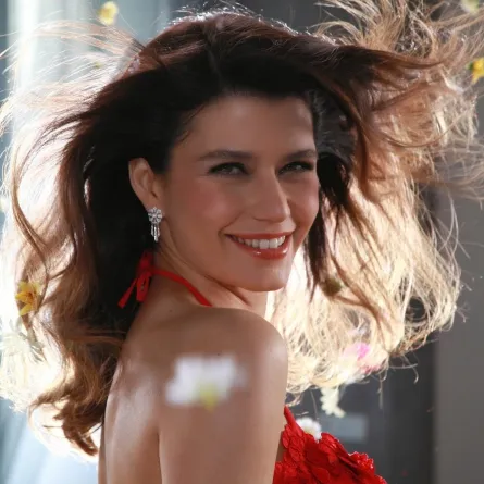 زوج بيرين سات يفاجئها بحفل عيد ميلادها الـ 33