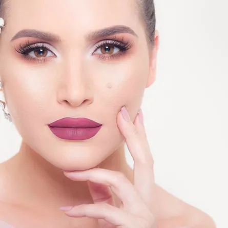 لعروس الصيف: هكذا تحافظين على مكياجك!