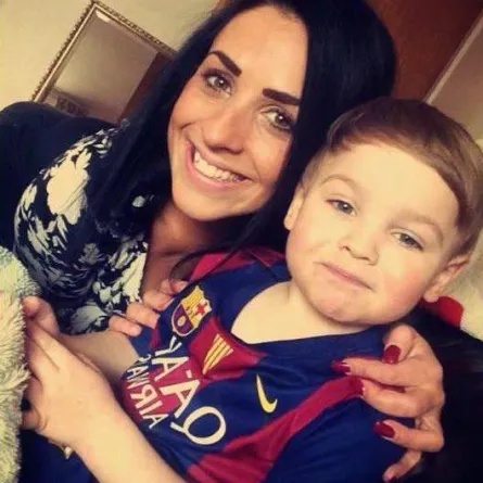 توفيت الأم... فبقي طفلها يومين إلى جانبها