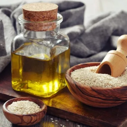 زيت السمسم لعلاج تشقّقات البشرة