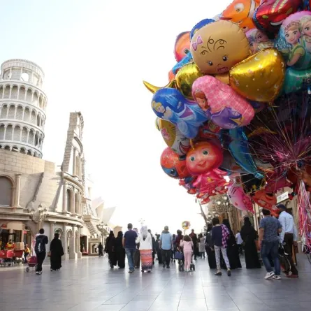 "القرية العالمية دبي".. تناغمٌ بين الحضارات