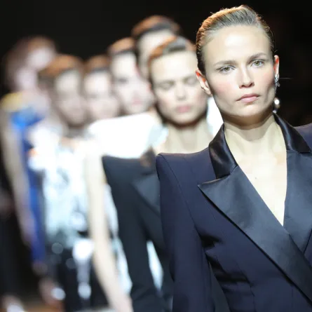 أسبوع باريس في يومه الخامس: المرأة في عيون كلاً من Mugler وElie Saab!