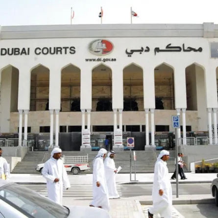 ألقى زميله من الشقة لأنه طلب كوب ماء!