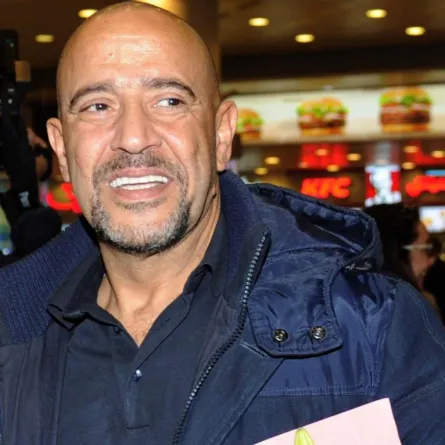 تبادل الاتهامات بين أشرف عبد الباقي وممثلي الشركة المنظمة لعرض عمله في الكويت وما علاقة علي ربيع؟