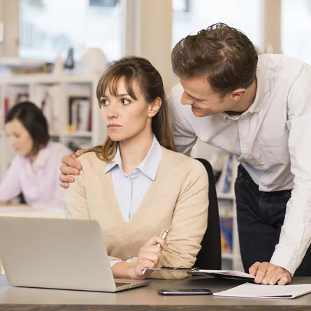 مديري يحاصرني بقلة الأدب.. ما الحل؟