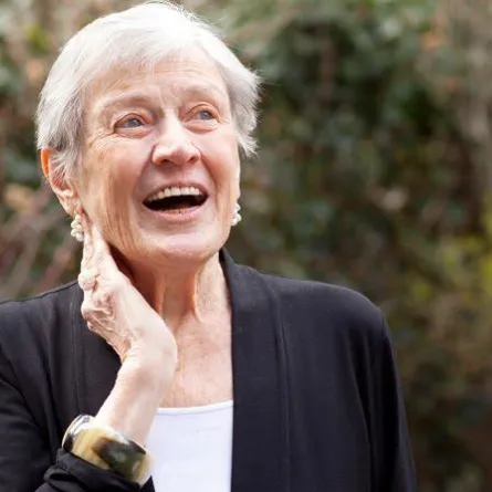 وفاة الكاتبة الأمريكية بولا فوكس