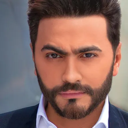 خاص بالتفاصيل: هل يهرب تامر حسني من حرب تكسير العظام بين السقا وعز ورمضان؟