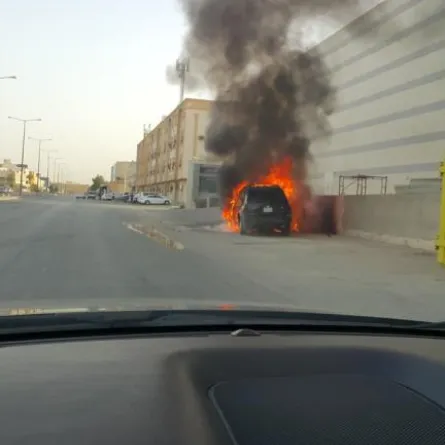 شجاعة مسعف تنقذ 5 مصابين في سيارة محترقة