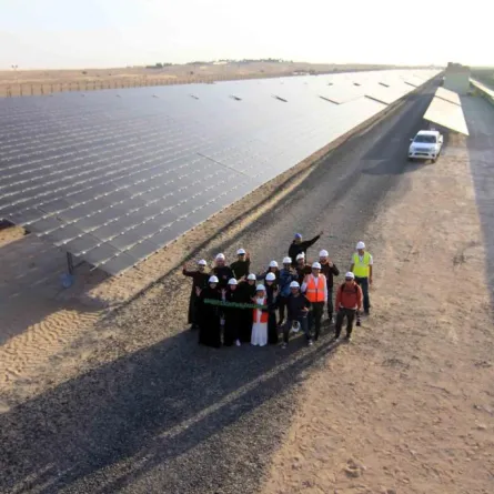 نجوم التواصل الاجتماعي في مجمع محمد بن راشد للطاقة الشمسية