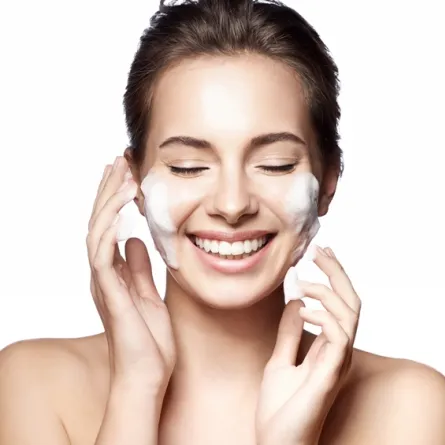 لا تستخدمي الصابون على بشرتك أبداً