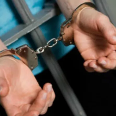 حبس عامل سرق قطعة شوكولاته لنجله ابن الـ 7 سنوات!