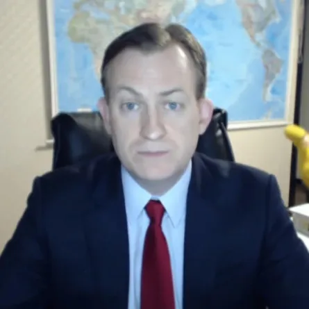 بالفيديو.. عائلة محلل سياسي تقتحم مداخلة مباشرة له على الهواء