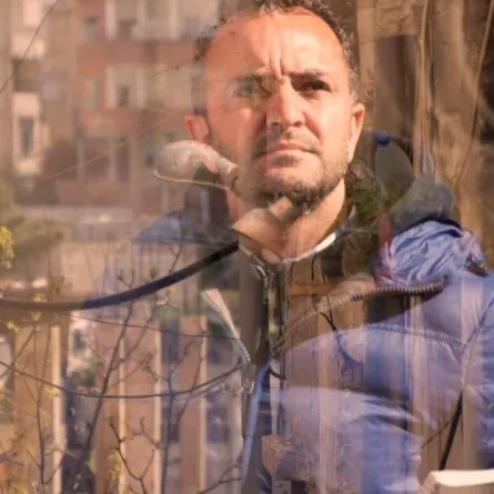 الليث حجو يضع كاتب قناديل العشاق بمأزق