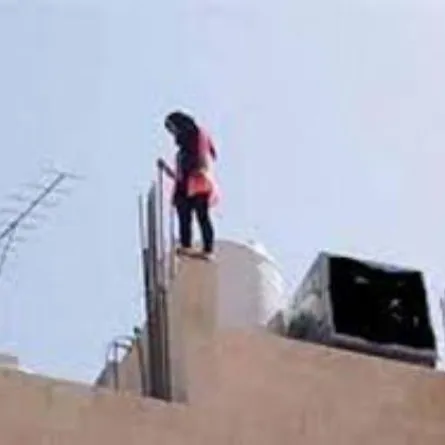 بالفيديو.. شاب يوجه نصيحة مستفزة لفتاة تحاول الانتحار