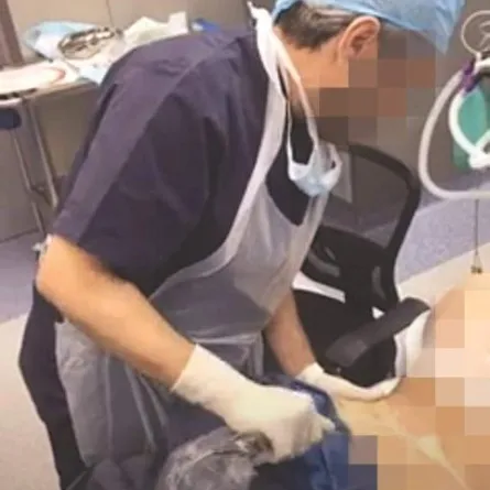 طبيب كويتي عالج سيدة وصوّرها عارية ونشر التفاصيل على حسابه