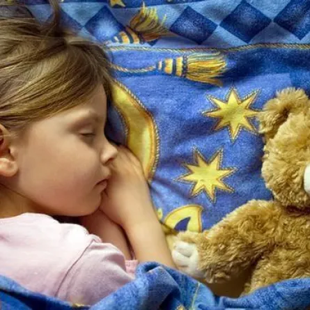 نوم الطفل القليل يعرضه لاضطرابات في المدرسة