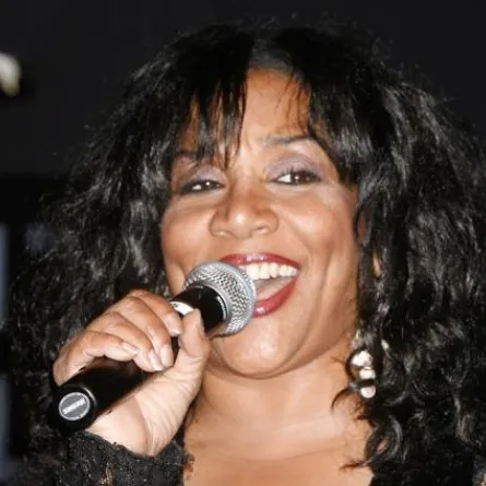 وفاة النجمة الأمريكية جوني سليدج عن 60 عاماً