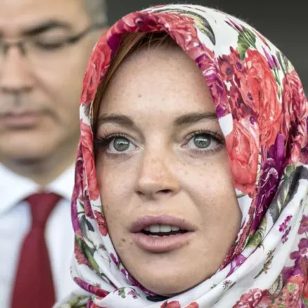 ليندسي لوهان تكشف عن نيتها اطلاق خط موضة جديد خاص بالمحجبات