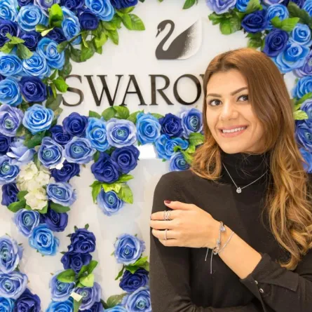دار سواروفسكي تحتفل بيوم الأمّ بالتعاون مع دينا زهران