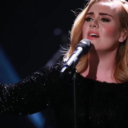 بالفيديو... "سكتة قلبية" توقف حفل أديل في سيدني