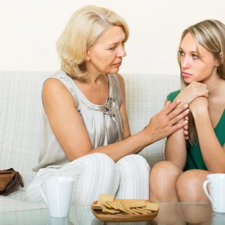 كيف تتحدثين مع والدتك عن الأمور الخاصة؟