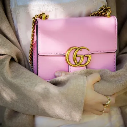 بالصور: اكسسوارات باللون الوردي لإطلالاتك هذا الصيف