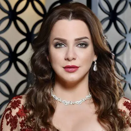 سلاف فواخرجي: اخترت أن أبقى مع الدراما السورية خلال أزمتها