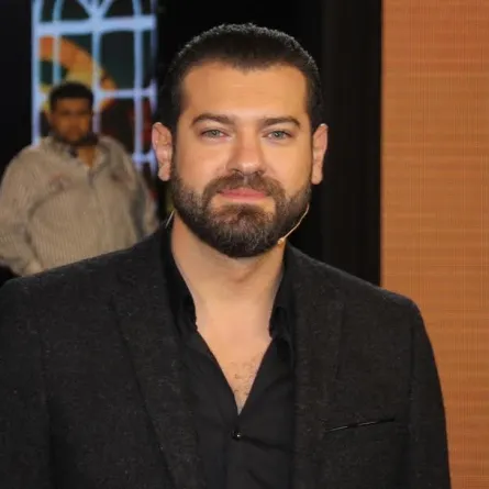 بالفيديو: استقبال اسطوري لعمرو يوسف من طلاب كلية التجارة