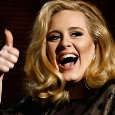 أديل تربك جمهورها بصفحة سرية