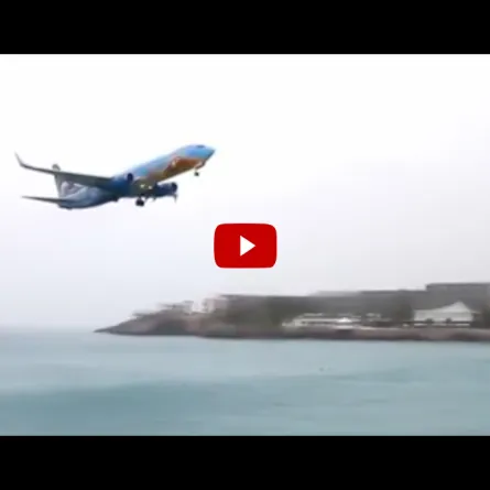 بالفيديو .. هبوط جنوني لطائرة ركاب فوق بحر الكاريبي