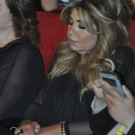 بالصور: أرملة محمود عبد العزيز "ممنوعة من الكلام" في ندوة تكريمه