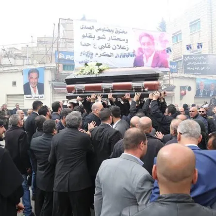 نجوى كرم تنشر صور عزاء شقيقها الحاج نقولا وتشكر المعزين