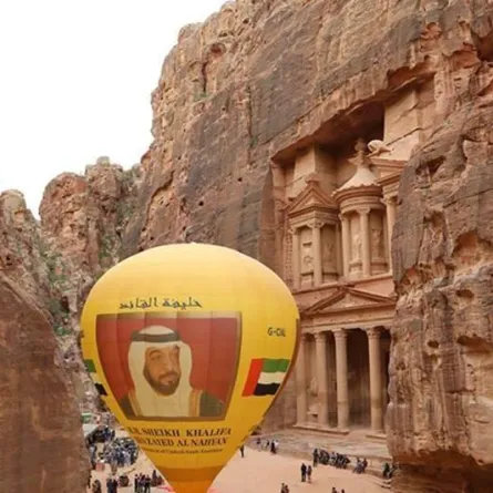 مدينة البتراء الأردنية تحتضن منطاد الشيخ خليفة بن زايد آل نهيان