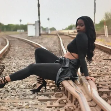 تفادت القطار الأول فصدمها القطار الثاني !