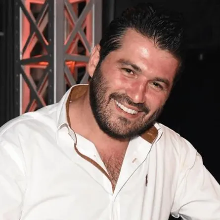 من هو نقطة ضعف يزن السيد؟