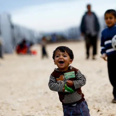 شارك رسائل 16 طفلاً يعلمون العالم معنى "السعادة" في صور