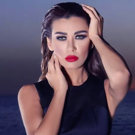 نادين الراسي تكبّر شفتيها والنتيجة...بالصور